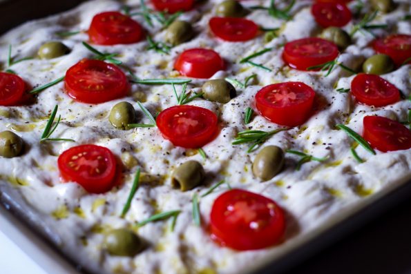 Focaccia mit Tomaten und Oliven - Kathis Rezepte (1)