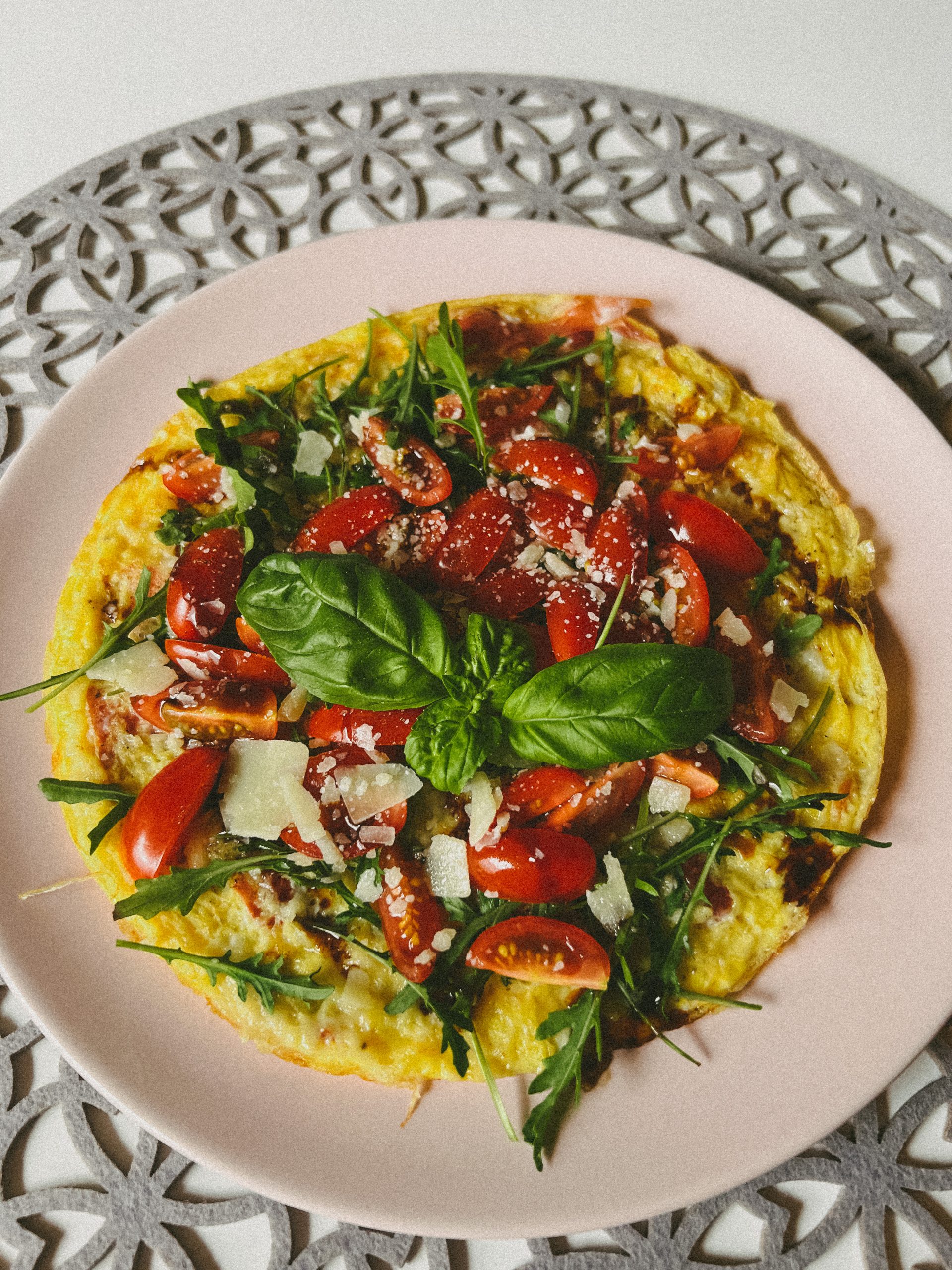Omelette mit Serrano Schinken, Rucola, Tomaten, Parmesan - Kathis Rezepte (2)
